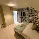 Heartbeat By Travel Lets Homes With Private Ensuite & Garden * 레터케니