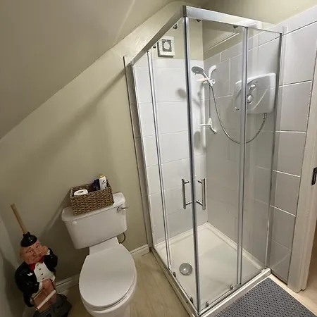 Apartment Heartbeat By Travel Lets Homes With Private Ensuite & Garden *