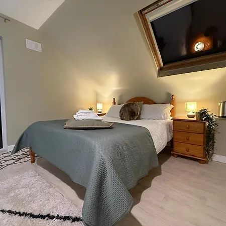 Heartbeat By Travel Lets Homes With Private Ensuite & Garden לטרקני