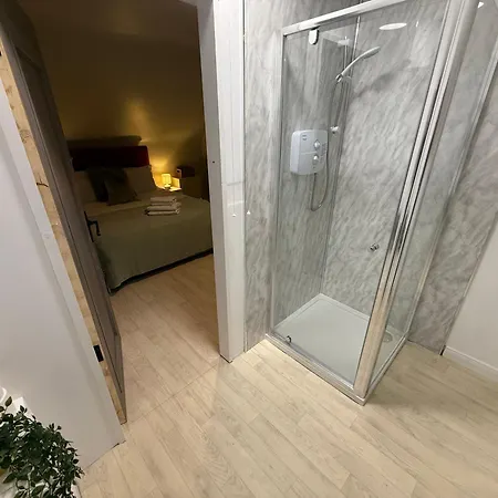 Heartbeat By Travel Lets Homes With Private Ensuite & Garden Apartment *